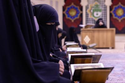 مدرسة فيض الزهراء (عليها السلام) تشارك في تقديم الخدمات لزائرات الأربعين في مجمع العلقمي