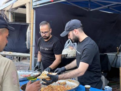 عَبرَ موكب عميد بني هاشم (عليه السَّلام).. قسم الشؤون الفكرية يقدم خدماته لزائري الأربعين