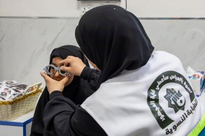 مدارس الكفيل النسوية تطلق عيادة براعم لطب العيون في محور النجف - كربلاء
