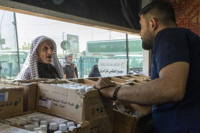 في مجمع العلقمي.. قسم الشؤون الطبية يواصل الخدمات الصحية لزائري الأربعين