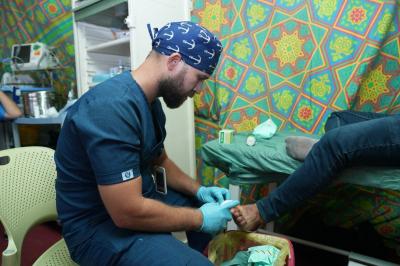 مستشفى الكفيل يقدم خدماته الطبية والصحية لزائري الأربعين