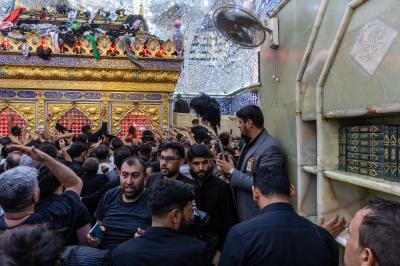 بمشاركة عدد من المتطوعين.. ملاكات قسم إدارة الحرم الشريف تنظم حركة زائري الأربعين