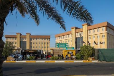 جامعة العميد تواصل تقديم خدماتها لزائري الأربعين عبر موكبها الخدمي في محور بابل - كربلاء