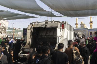 في أيام زيارة الأربعين.. قسم الشؤون الخدمية يستنفر جهوده لتنظيف محيط العتبة العباسية المقدسة