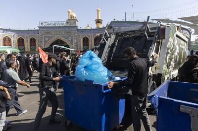 في أيام زيارة الأربعين.. قسم الشؤون الخدمية يستنفر جهوده لتنظيف محيط العتبة العباسية المقدسة