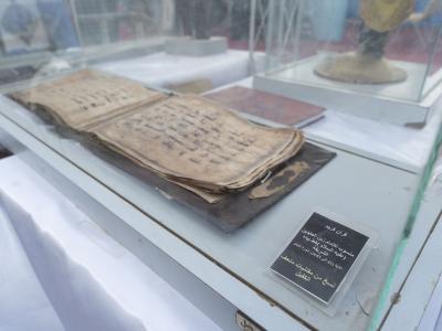 على محور النجف – كربلاء.. متحف الكفيل يستقبل زائري الأربعين عَبرَ محطته في الموكب الثقافي العام