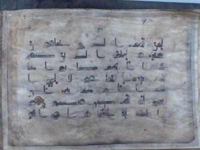 على محور النجف – كربلاء.. متحف الكفيل يستقبل زائري الأربعين عَبرَ محطته في الموكب الثقافي العام