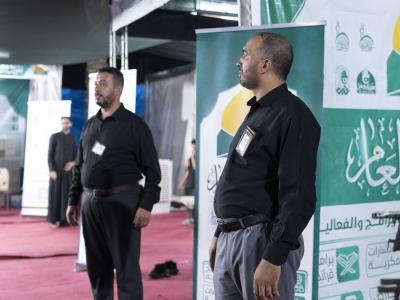 في محور النجف.. ملاكات قسم حفظ النظام تشارك في تنظيم توافد الزائرين إلى الموكب الثقافي العام