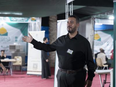 في محور النجف.. ملاكات قسم حفظ النظام تشارك في تنظيم توافد الزائرين إلى الموكب الثقافي العام