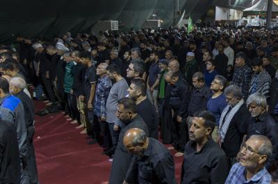 تزامنًا مع إقامتها على طريق ياحسين.. إقامة صلاة الجماعة الموحدة في مجمّع أبي الفضل العباس (عليه السلام) بمشاركة زائري الأربعين