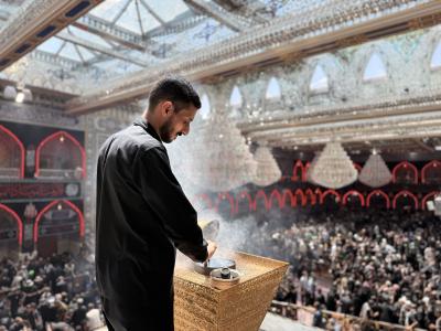 قسم إدارة الحرم الشريف ينظّم دخول الزائرين وخروجهم من مرقد أبي الفضل العباس (عليه السلام)