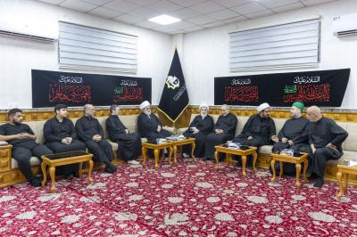 الأستاذ في الحوزة العلمية الشيخ حسن الجواهري يطّلع على الخدمات المقدّمة للزائرين في مجمع أبي الفضل العباس (عليه السلام)