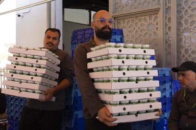 على محور النجف.. 300 متطوع يساندون ملاكات جامعة العميد في خدمة زائري الأربعين