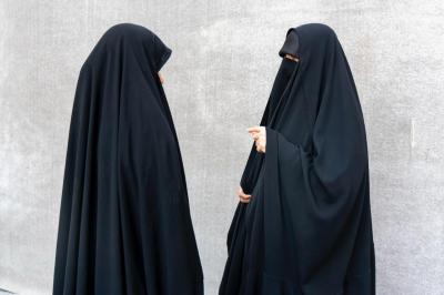 مدرسة فدك الزهراء (عليها السلام) الدينية تقدّم برامجها التبليغية لزائرات الأربعين