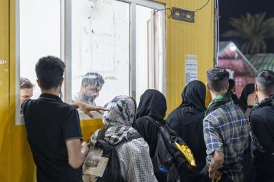 على محور النجف.. مراكز إرشاد التائهين تؤدي خدماتها الإرشادية للزائرين