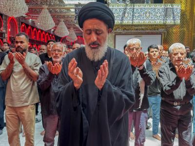 في أماكن متعددة.. قسم الشؤون الدينية يقيم خمس صلوات يومية للزائرين