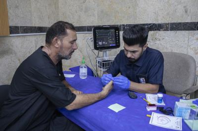 على مدار الساعة.. مركز السيد جعفر الحلي يواصل تقديم خدماته الطبية لزائري الأربعين