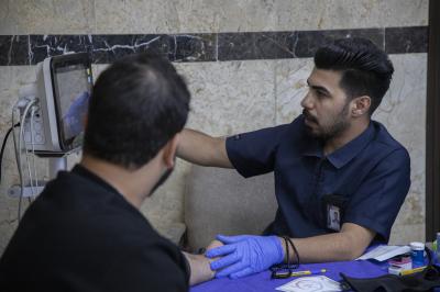 على مدار الساعة.. مركز السيد جعفر الحلي يواصل تقديم خدماته الطبية لزائري الأربعين