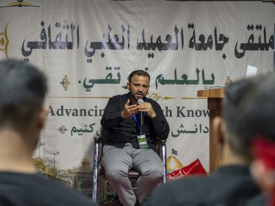 ملتقى جامعة العميد الطبّي يقدّم محاضرة عن الأهداف الذكية لزائري الأربعين