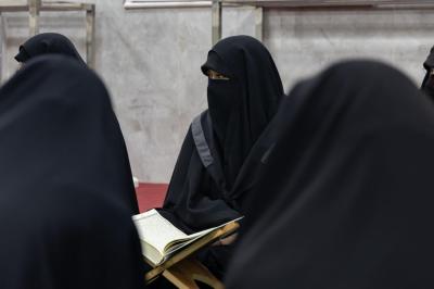 القسم النسوي في مجمّع أبي الفضل العباس (عليه السلام) يقدم خدماته لأكثر من 10 آلاف زائرة يوميًا