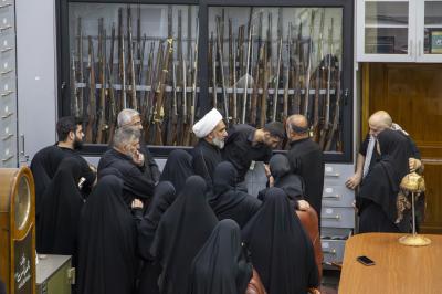 للاطلاع على مقتنياته.. متحف الكفيل يستقبل وفدًا من عوائل الشهداء والجرحى من لبنان