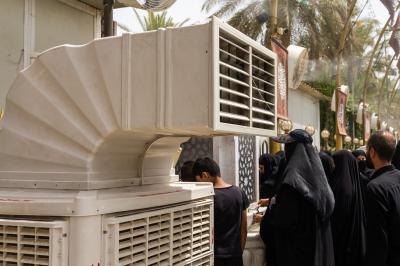لتخفيف درجات الحرارة.. قسم بين الحرمين يواصل تشغيل مرشات الرذاذ خدمة لزائري الأربعين