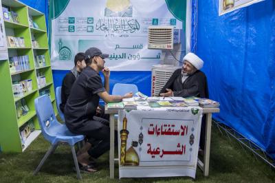 في مجمع الشيخ الكليني.. الإجابة عن الاستفتاءات الشرعية لزائري الأربعين عبر محطة الموكب الثقافي العام