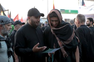 المجمَع العلمي يواصل تقديم خدماته القرآنية لزائري الأربعين في كربلاء