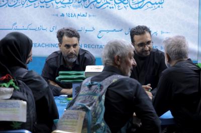 المجمَع العلمي يواصل تقديم خدماته القرآنية لزائري الأربعين في كربلاء