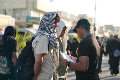 المجمَع العلمي يواصل تقديم خدماته القرآنية لزائري الأربعين في كربلاء
