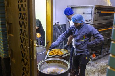 ضمن مجمع أبي الفضل العباس (عليه السلام).. أكثر من 600 متطوع يشاركون في خدمة زائري الأربعين