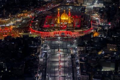 بالصور.. جموع المعزّين تحتشد عند العتبتين المقدستين في كربلاء لإحياء زيارة الأربعين