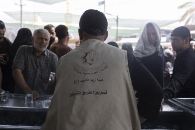 في العشرين من صفر.. قسم بين الحرمين يواصل تقديم مياه الشرب للزائرين عبر موكبه الخدمي
