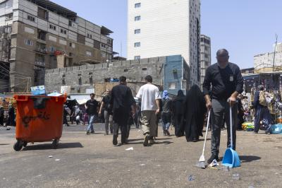  قسم بين الحرمين ينفذ حملة لرفع النفايات من الطرق المؤدية إلى مرقد أبي الفضل العباس (عليه السلام)