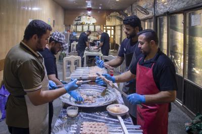منها تقديم أكثر من 22 ألف وجبة طعام.. موكب قسم صناعة الشبابيك يختتم خدماته لزائري الأربعين