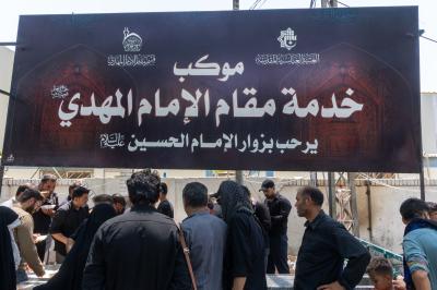 ملاكات قسم المقام الشريف تواصل تقديم وجبات الطعام للزائرين بعد انتهاء زيارة الأربعين