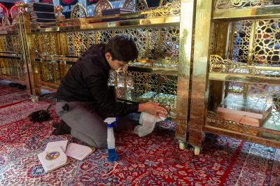 قسم رعاية الصحن الشريف ينفّذ حملة تنظيف في صحن مرقد أبي الفضل العباس (عليه السلام)