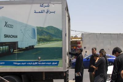 قسم المضيف يقدم وجبات الطعام للزائرين الأجانب في كربلاء المقدسة