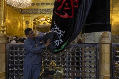 رفع مظاهر الحزن والسواد من الصحن الشريف تزامنًا مع حلول شهر ربيع الأول
