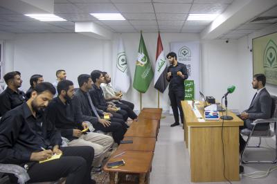 ضمن برنامج الطالب الفعّال.. قسم الشؤون الفكرية يقدم محاضرة ثقافية عن الشخصية المؤثرة لوفد طلابي من ذي قار