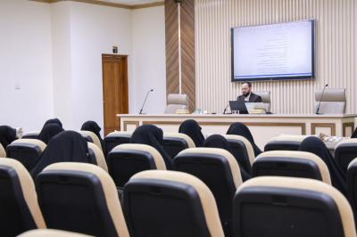 شعبة الخطابة النسوية تقيم ندوة لخطيبات المنبر الحسيني عن سيرة السيدة سكينة (عليها السلام)