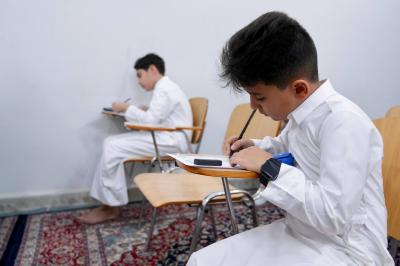 المجمع العلمي يجري اختبارًا حضوريًّا للمشاركين في دورة (براعم الساقي) ويستأنف دوراته القرآنية بالمثنى