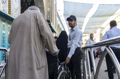 في ليلة الجمعة.. قسم حفظ النظام ينظّم حركة الزائرين في محيط مرقد أبي الفضل العباس (عليه السلام)