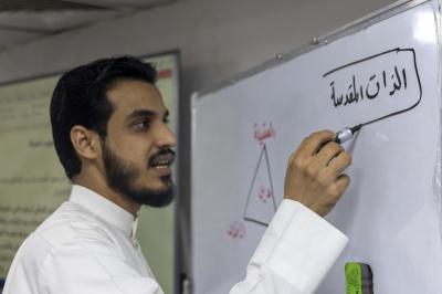 قسم الشؤون الفكرية يقدم محاضرة عقائدية لوفد شبابي من ميسان