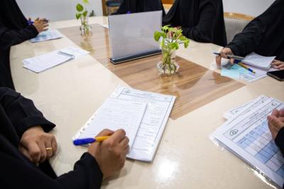 معهد القرآن الكريم النسوي يعقد اجتماعًا تحضيريًّا لمسابقة الفرقان القرآنية الثامنة