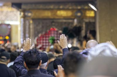 بالصور.. الزائرون يتوافدون إلى مدينة سامراء لإحياء ذكرى شهادة الإمام الحسن العسكري (عليه السلام)
