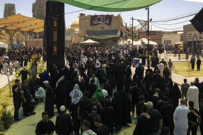 بالصور.. الزائرون يتوافدون إلى مدينة سامراء لإحياء ذكرى شهادة الإمام الحسن العسكري (عليه السلام)