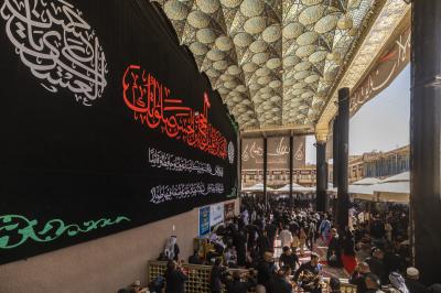 بالصور.. الزائرون يتوافدون إلى مدينة سامراء لإحياء ذكرى شهادة الإمام الحسن العسكري (عليه السلام)