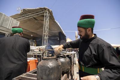 العتبة العباسية المقدسة تواصل تقديم خدماتها للزائرين بذكرى شهادة الإمام الحسن العسكري (عليه السلام) في سامراء