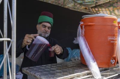 العتبة العباسية المقدسة تواصل تقديم خدماتها للزائرين بذكرى شهادة الإمام الحسن العسكري (عليه السلام) في سامراء